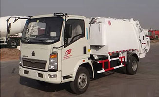 向垃圾圍城說(shuō)再見(jiàn) HOWO輕卡壓縮垃圾車(chē)