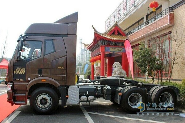 玉林解放J6P 6x4牽引車35.1萬(wàn)