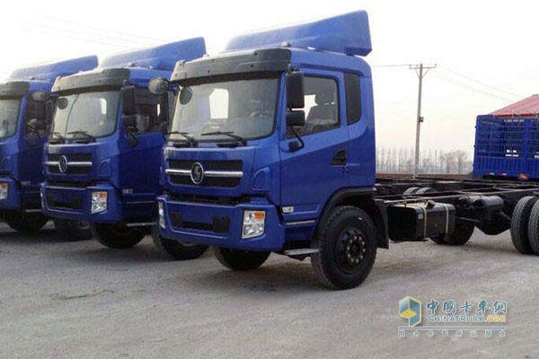 雙城軒德單橋6.8m運(yùn)輸車(chē)降8千