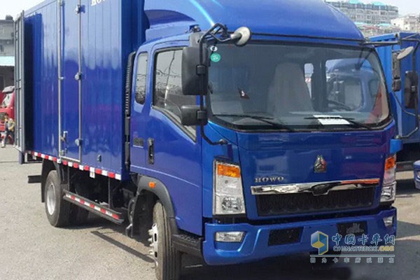 丹東HOWO 5噸廂式貨車促銷出口價(jià)8.5萬(wàn)
