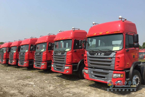 上海格爾發(fā)6.8m載貨車(chē)促銷(xiāo) 首付5萬(wàn)提車(chē)