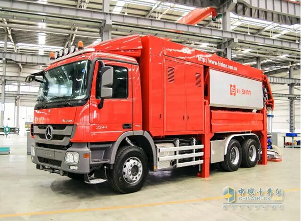 奔馳Actros 3344 6×4環(huán)保挖掘抽吸車(chē)