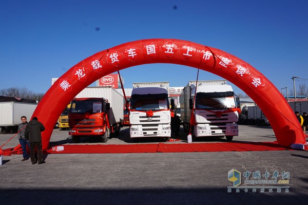 東風(fēng)柳汽乘龍載貨車國(guó)Ⅴ產(chǎn)品席卷京城 為快遞物流添加助力