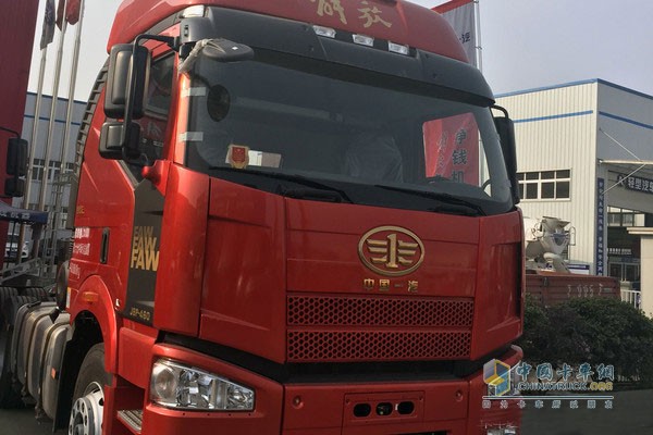 成都解放J6P領(lǐng)航版牽引32.8萬(wàn)