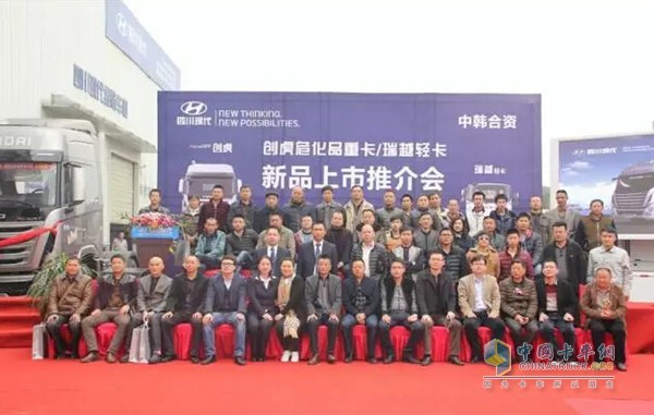 四川現代 創(chuàng)虎 ?；愤\輸車