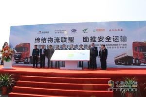 聯(lián)盟與論壇助力  歐曼新一代危化品運(yùn)輸車東營交車忙