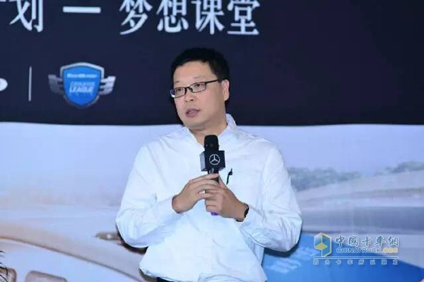 戴姆勒卡客車（中國(guó)）有限公司高級(jí)培訓(xùn)師翟亞楠現(xiàn)場(chǎng)培訓(xùn)