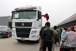 中國(guó)重汽汕德卡、斯太爾2016購(gòu)車嘉年華活動(dòng)在石家莊舉行
