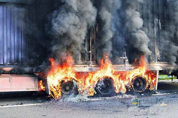 夏季輪胎起火事故