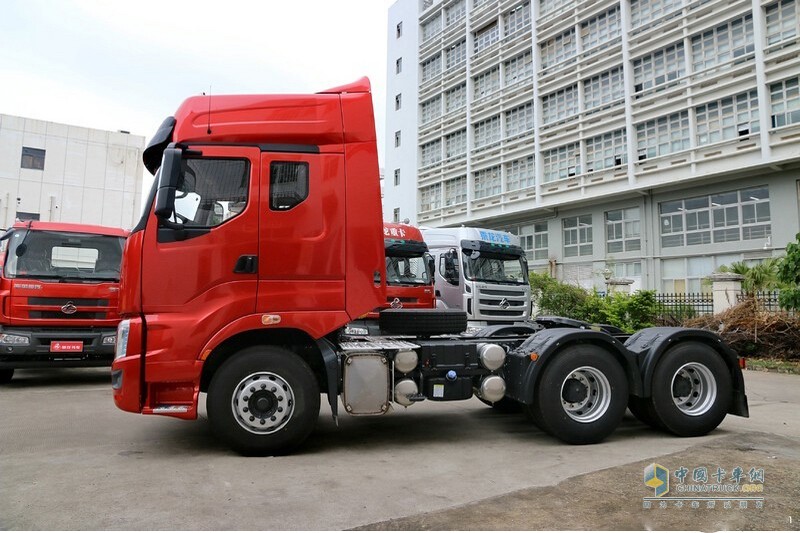 東風(fēng)柳汽 乘龍H7 450馬力 6X4 牽引車(chē)