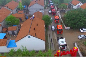 霸氣！中國(guó)重汽汕德卡婚車隊(duì)利津迎親