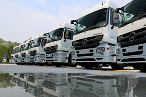 奔馳Actros 2648 6×2卡車榮耀亮相 暨利星行商用車昆山總部開業(yè)