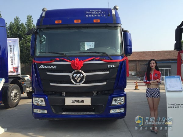 歐曼超能版?；愤\(yùn)輸車(chē)現(xiàn)場(chǎng)展車(chē)