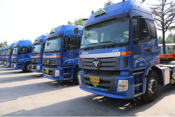 恒興物流已投入運(yùn)營的全新一代歐曼?；愤\(yùn)輸車