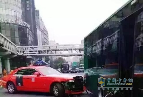 大型客車、公交：遮擋視線