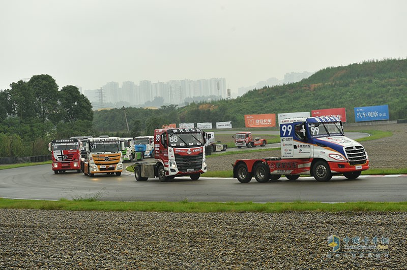 乘龍雙雄亮劍，奪取2016中國(guó)卡車(chē)公開(kāi)賽成都站冠軍