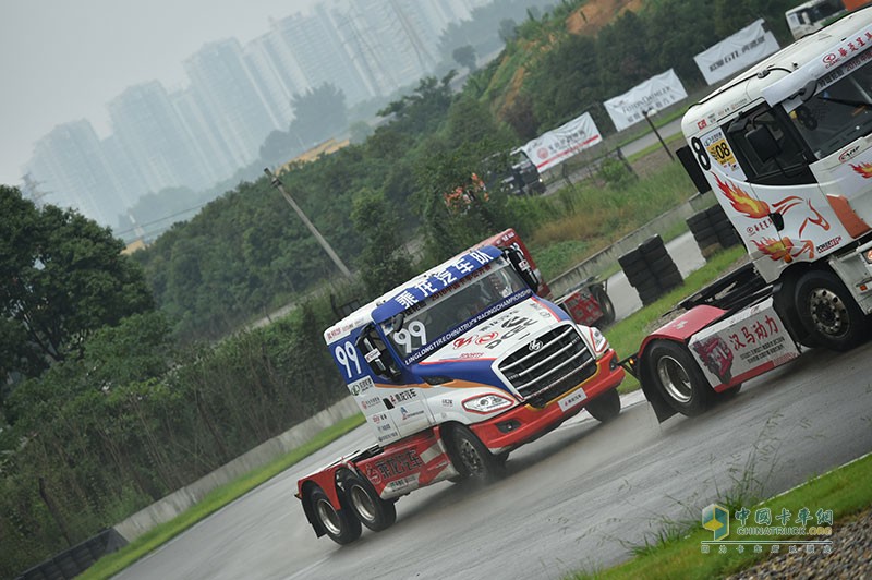 乘龍雙雄亮劍，奪取2016中國(guó)卡車(chē)公開(kāi)賽成都站冠軍