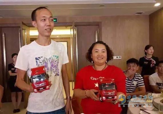 現(xiàn)場訂車用戶獲贈精美漢風(fēng)車模