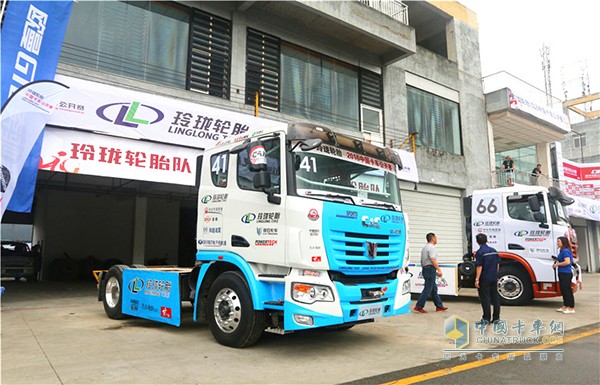 成都站比賽中，作為第一次參加中國卡車公開賽的聯(lián)合卡車，在國外頂級賽車的夾擊下，依然沖出重圍，戰(zhàn)勝了眾多其他廠商的卡車，一度成為焦點。