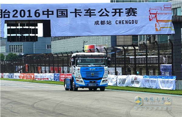 成都站比賽中，作為第一次參加中國卡車公開賽的聯(lián)合卡車，在國外頂級賽車的夾擊下，依然沖出重圍，戰(zhàn)勝了眾多其他廠商的卡車，一度成為焦點。