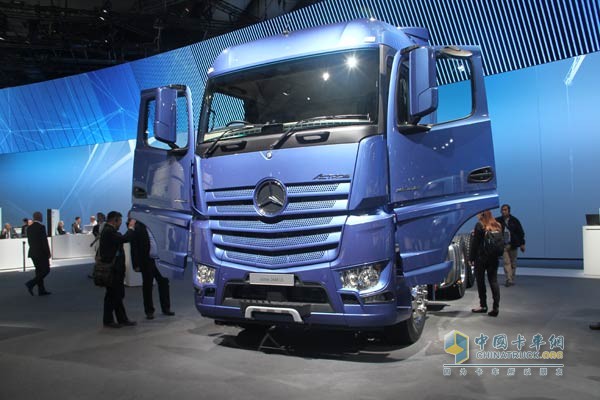 針對(duì)歐洲以外市場(chǎng)開(kāi)發(fā)的歐五排放新Actros2648產(chǎn)品