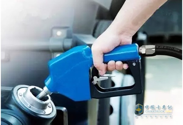 車用尿素溶液就是濃度穩(wěn)定的尿素溶液(由32.5%高純尿素和67.5%的去離子水組成)，用于還原汽車燃燒后尾氣中的氮氧化合物。