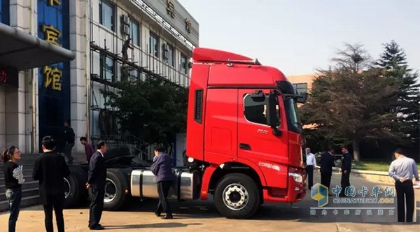 以“高效至上 價值為先”為主題的北奔重卡集約客戶推介會暨試乘試駕體驗活動在山東煙臺如期舉辦。