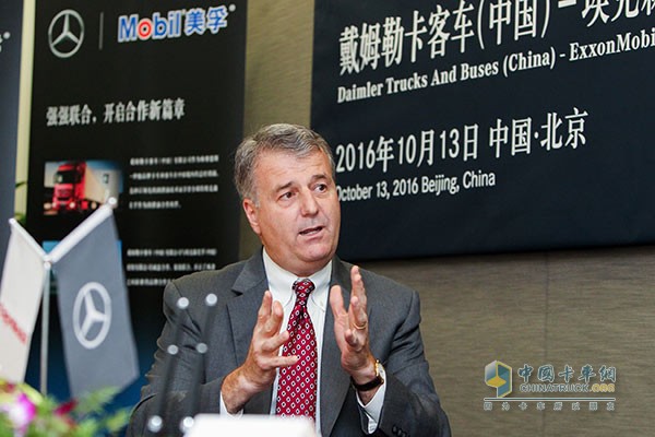 ?？松梨谌驊?zhàn)略客戶銷售總裁Tim Hinchman先生致辭