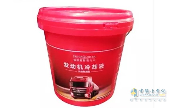 溫度驟降 防凍液及時更換防凍液可以有效防止寒冷季節(jié)停車時冷卻液結(jié)冰而脹裂散熱器和凍壞發(fā)動機氣缸體或蓋，而一些卡友在夏季補充或添加防凍液時，喜歡用自來水來代替防凍液。