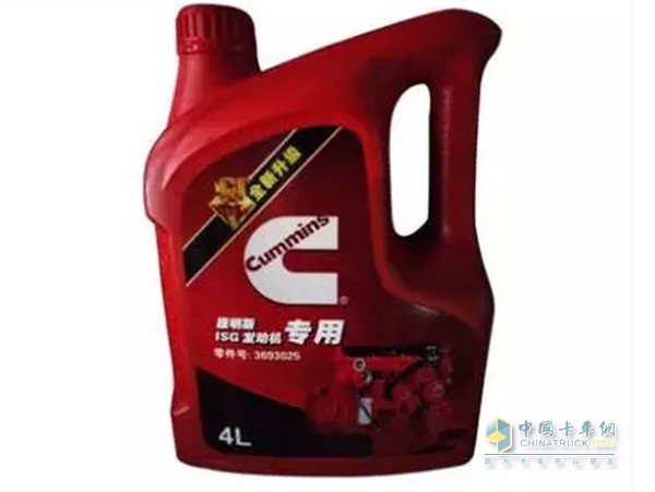 季節(jié)變換，機油也需更換機油，即發(fā)動機潤滑油，被譽為汽車的“血液”，能對發(fā)動機起到潤滑、清潔、冷卻、密封、減磨、防銹、防蝕等作用。機油分為普通機油和通用機油兩種。