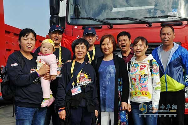 包立新參加“東風天龍哥”湖北賽區(qū)比賽