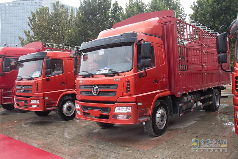 老粉絲來點贊 陜汽新款X3000亮相濟南車展