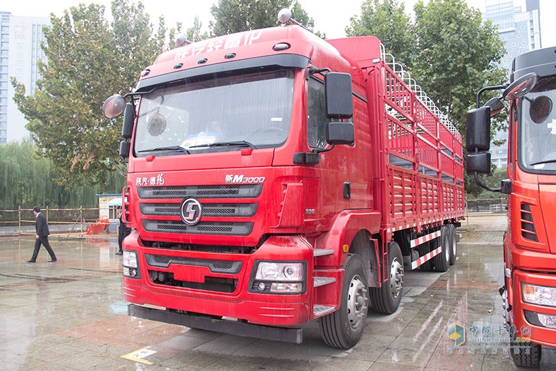 老粉絲來點贊 陜汽新款X3000亮相濟南車展