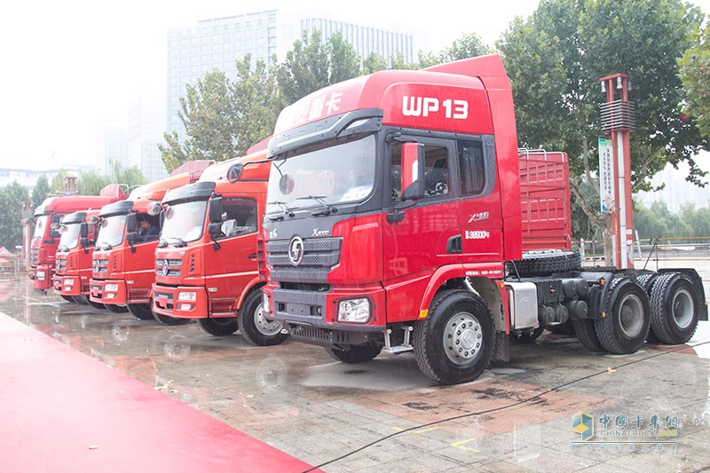 老粉絲來點贊 陜汽新款X3000亮相濟南車展