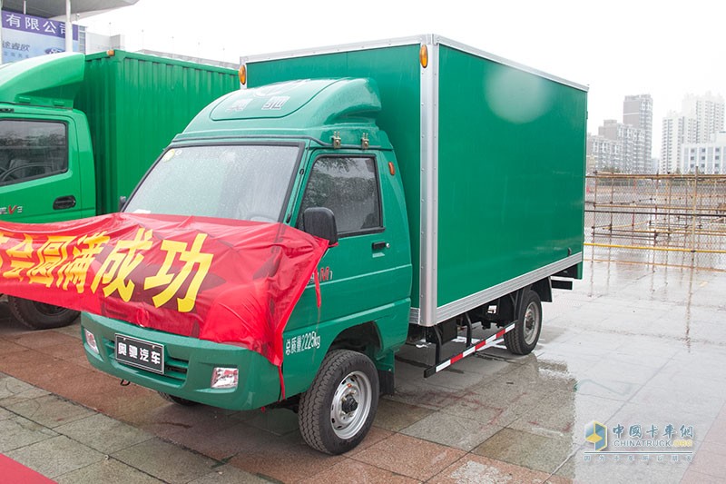 濟(jì)南卡車展輕卡秀 奧馳汽車、時(shí)代汽車展物流車型