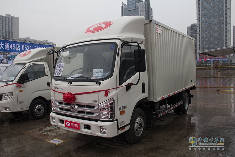 濟(jì)南卡車展輕卡秀 奧馳汽車、時(shí)代汽車展物流車型