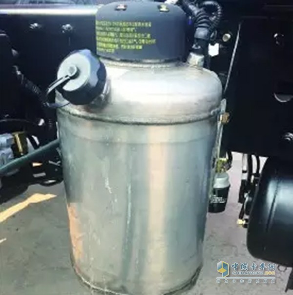 　電控大泵不挑油，一缸一泵好維修，大泵油嘴成本低，氣驅(qū)無泵更皮實。