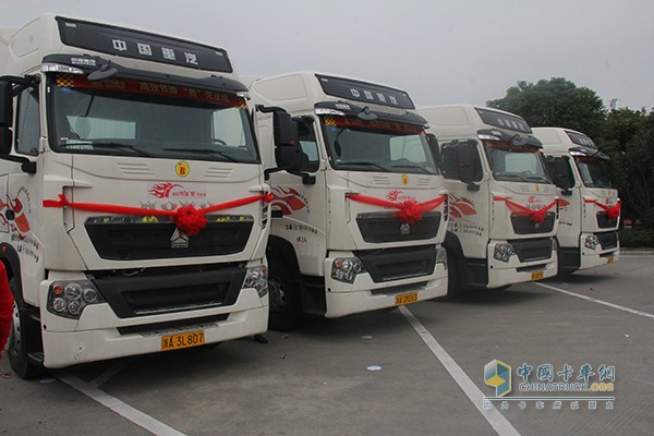 中國重汽HOWO-T7H搭載的是曼技術(shù)MC11.40-40發(fā)動機(jī)，產(chǎn)品節(jié)油性能突出顯示，并以重汽HW19712CL變速箱、曼技術(shù)MCY13車橋(速比3.36)為輔，除此之外，車輛發(fā)動機(jī)潤滑油均采用美孚黑霸王。