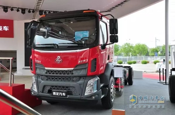 卡車的三檢四查我們聽得多了，但是具體有哪些你清楚嗎?卡車日常的三檢四查決不能含糊，若是偷懶應(yīng)付，危害的不僅是卡車的使用壽命，還直接關(guān)系司機(jī)的自身安全。