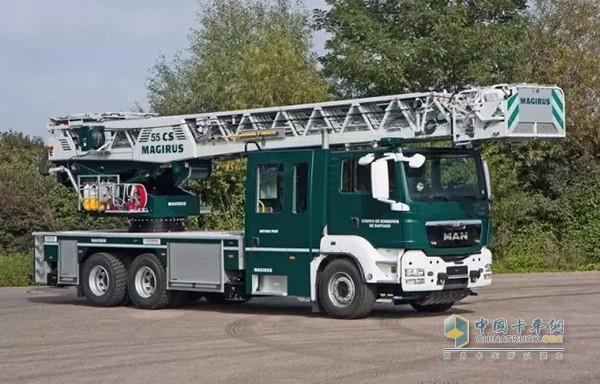 智利首都圣地亞哥訂購的全綠馬基路斯云梯消防車