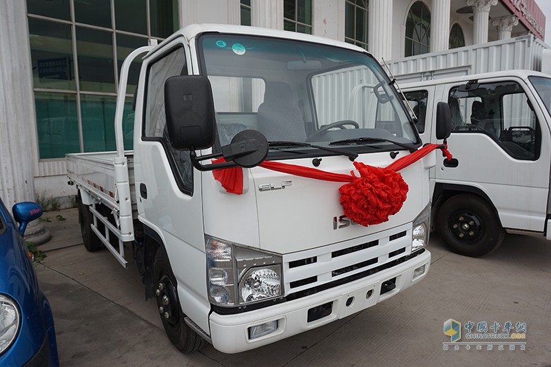 慶鈴五十鈴汽車 100P長(zhǎng)單欄板 98馬力