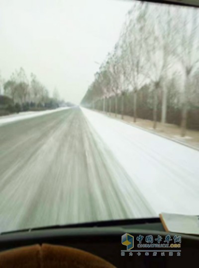 黑龍江氣溫零下22度大雪紛飛，在這大雪封道天寒地凍的季節(jié)里，福田時(shí)代服務(wù)站發(fā)生了一件溫馨的事情。