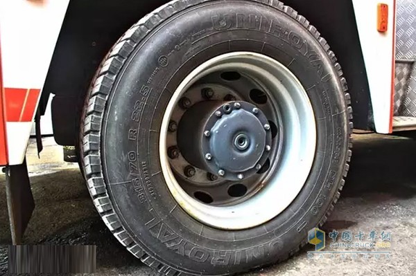 輪胎尺寸分別為前385/55 R22.5，后315/70 R22.5