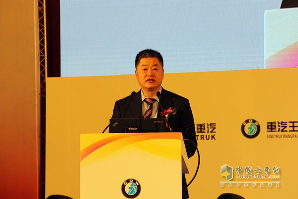 中國重汽集團(tuán)副總經(jīng)理、中國重汽集團(tuán)成都王牌商用車有限公司董事長童銀根致辭