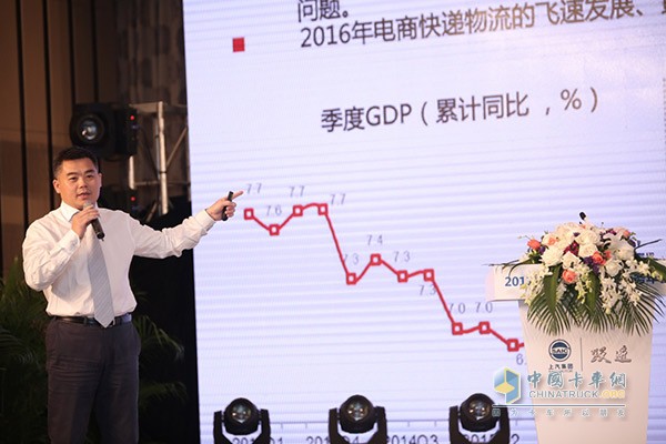 上汽躍進(jìn)項(xiàng)目組副組長楊培強(qiáng)做工作匯報(bào)