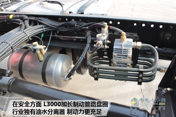 陜汽重卡德龍L3000載貨車(chē)