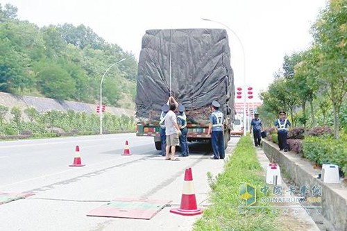 蚌埠25輛車(chē)遭