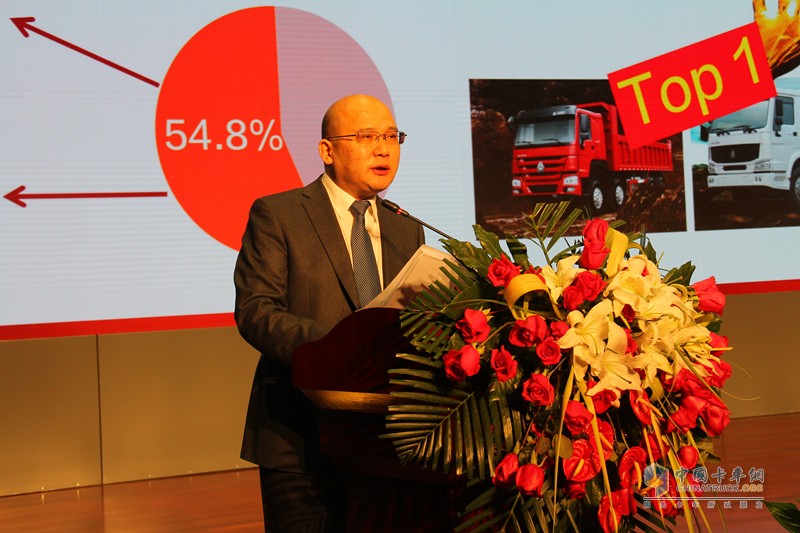 百款重卡戰(zhàn)十大領(lǐng)域 重汽銷(xiāo)售部召開(kāi)2017年商務(wù)大會(huì)