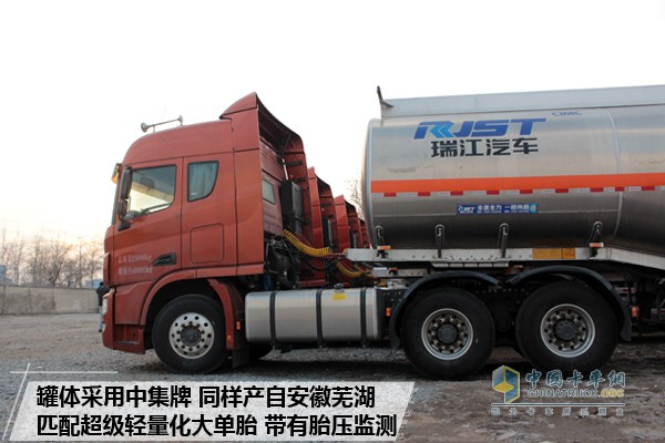 聯(lián)合卡車 U400 6X4危化品牽引車