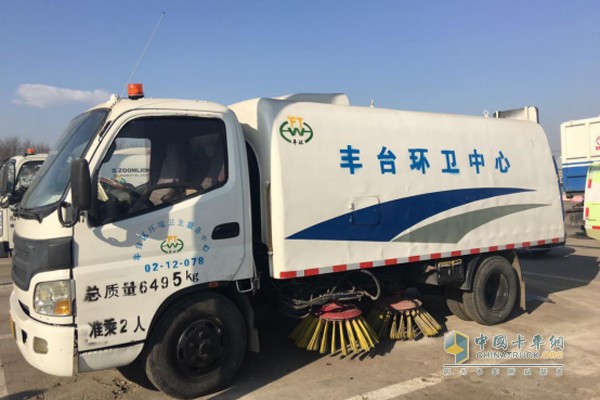 豐臺區(qū)環(huán)境衛(wèi)生服務中心機械化清掃隊的歐馬可清掃車